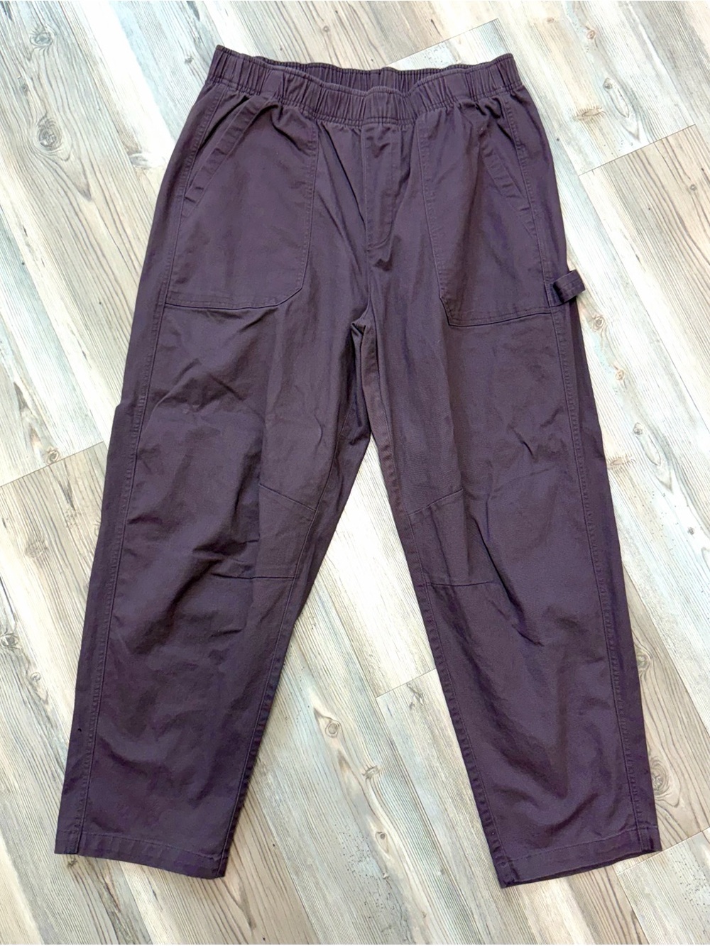 Old Navy Women's Cargo Pants in Dark Brown Plum